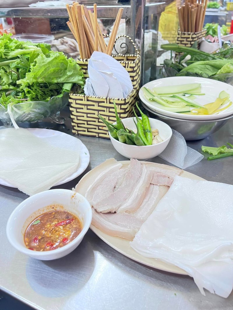 bánh tráng cuốn thịt heo đà nẵng