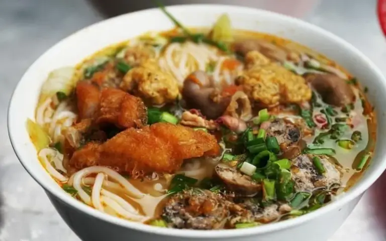 Khám Phá Một Ngày Ăn Gì Ở Hải Phòng? Top Những Món Ăn Ngon Không Thể Bỏ Qua