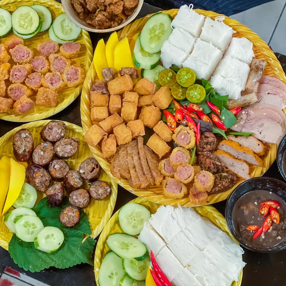 Bún Đậu Mắm Tôm 3 Hiền với menu đa dạng