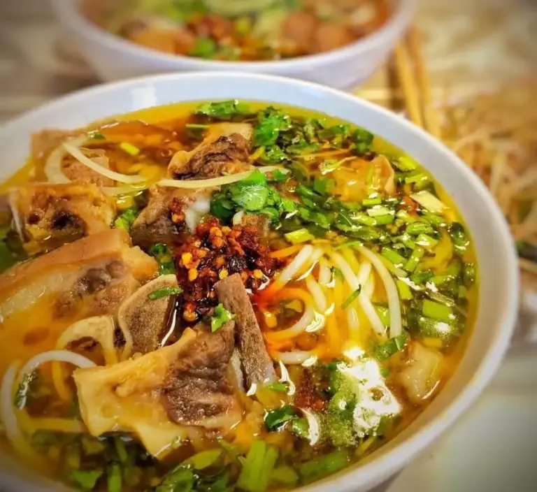 Trải Nghiệm Ngay Top 10 Quán Bún Bò Sài Gòn Ngon Nức Tiếng Khiến Bạn Nhớ Mãi