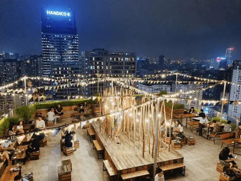 Top 10 Quán Cafe Rooftop Hà Nội Có View Cực Chill