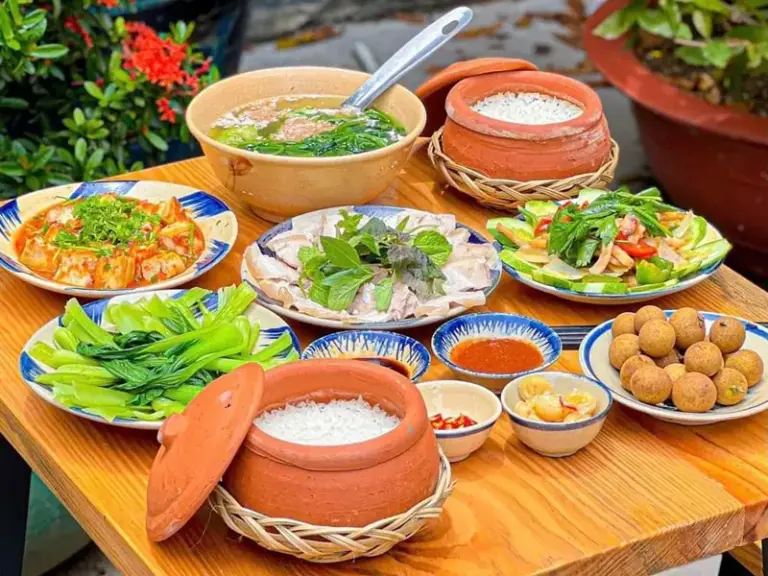 Bỏ Túi Ngay TOP 7 Nhà Hàng Cơm Niêu Huế Ngon Bổ Rẻ
