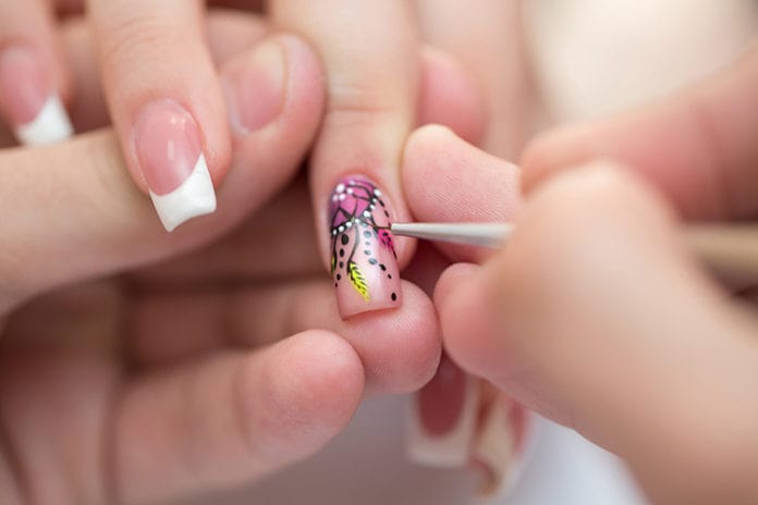 dạy nghề nail quảng ninh