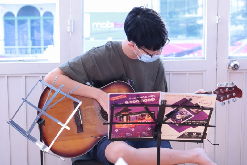 Khóa Học Guitar Trực Tuyến 1 Kèm 1