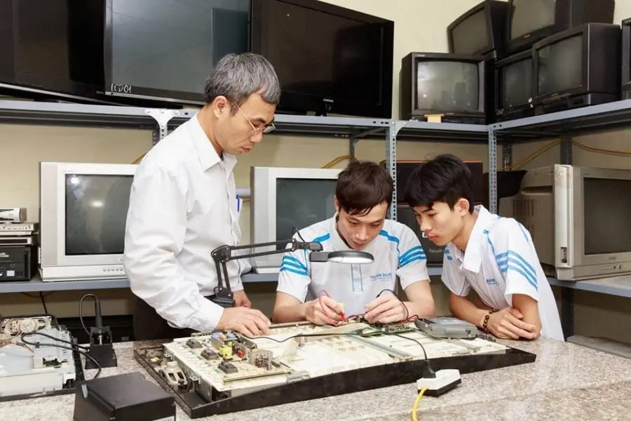 Tìm Hiểu Top 5 Địa Chỉ Học Sửa Chữa Điện Tử Tại TPHCM Tốt Nhất