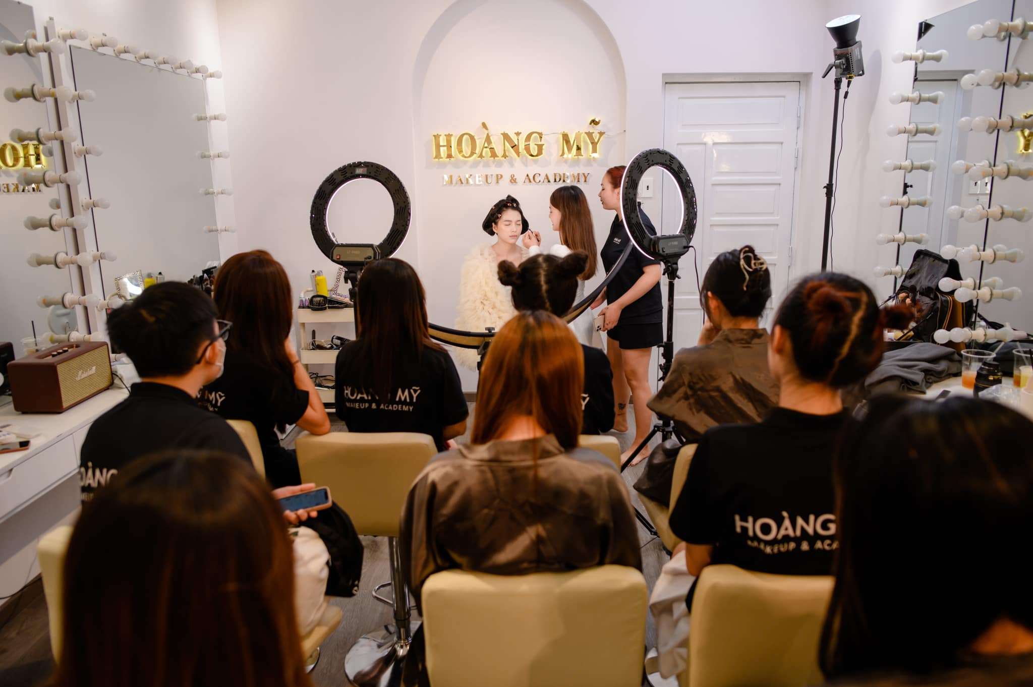 Hoàng Mỹ Makeup & Academy