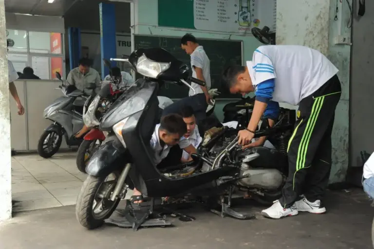 Lưu Ngay Top 5 Trung Tâm Dạy Nghề Sửa Xe Máy Ở Bình Dương Uy Tín