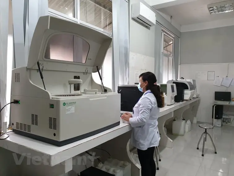 vách ngăn vệ sinh compact tại đà nẵng Công Ty Nhập Khẩu AVI