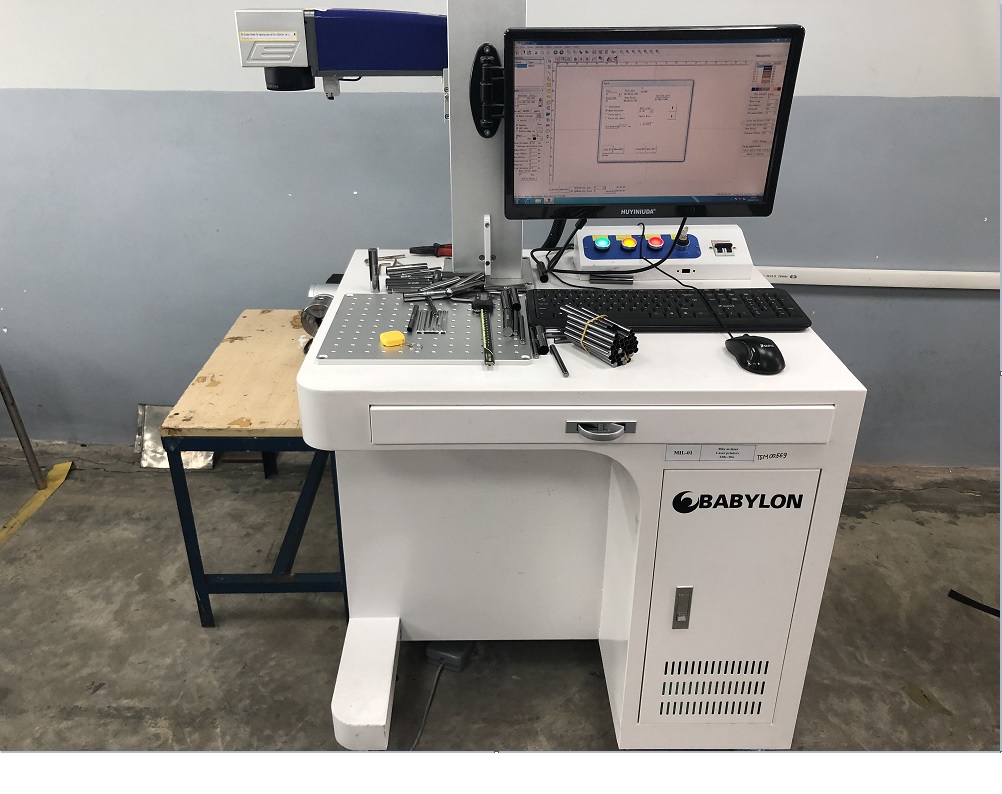 máy khắc laser