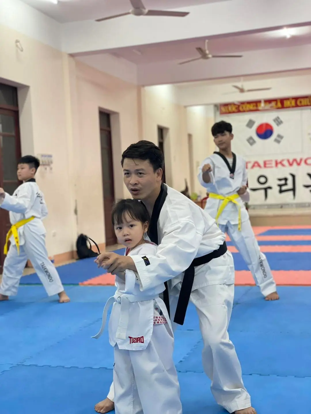 thi công cửa kéo Đà Nẵng