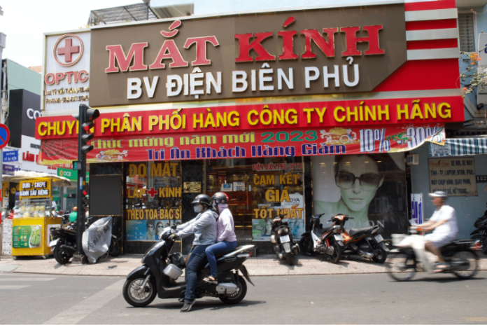 cắt kính cận tp hcm