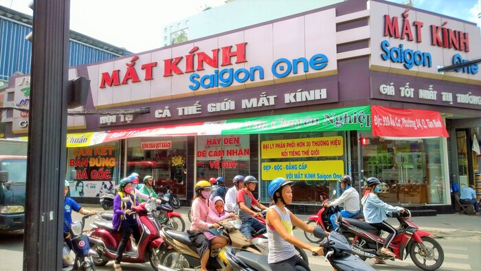 cắt kính cận tphcm