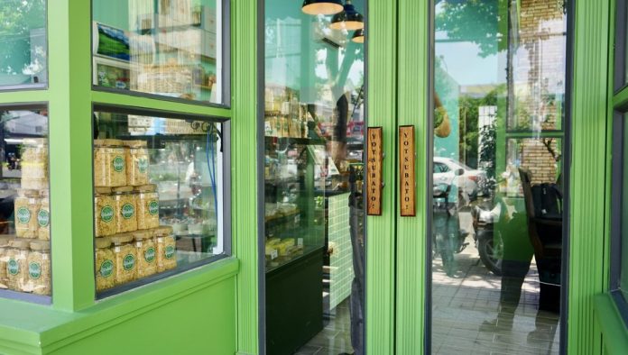 Yotsubato Cakes & Coffee 