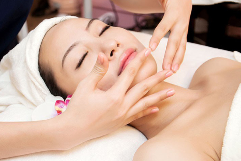 các bước chăm sóc da cơ bản tại spa