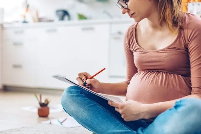 Có bầu xăm môi được không? Cách chăm sóc môi cho bà bầu
