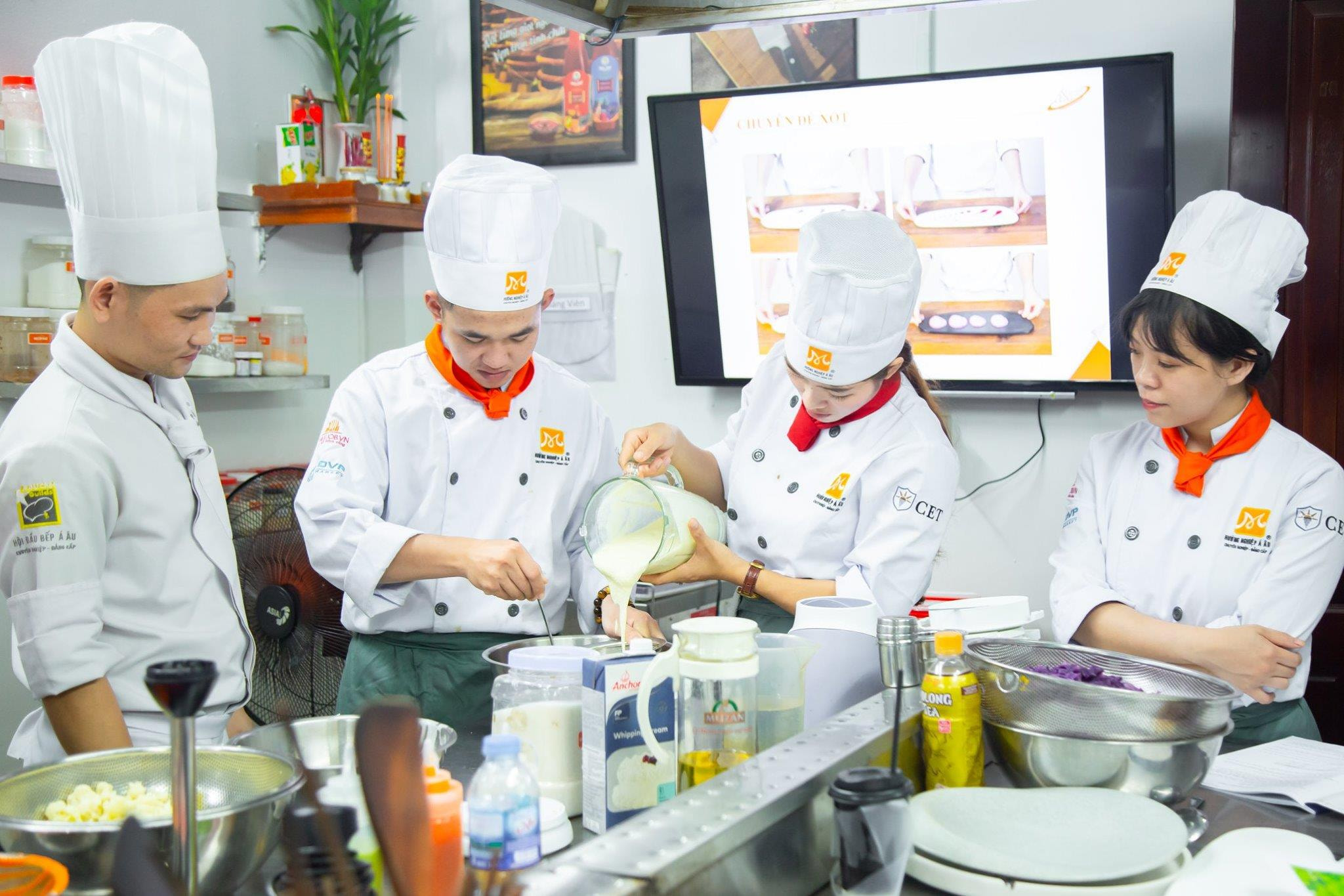 Hướng Nghiệp Á Âu