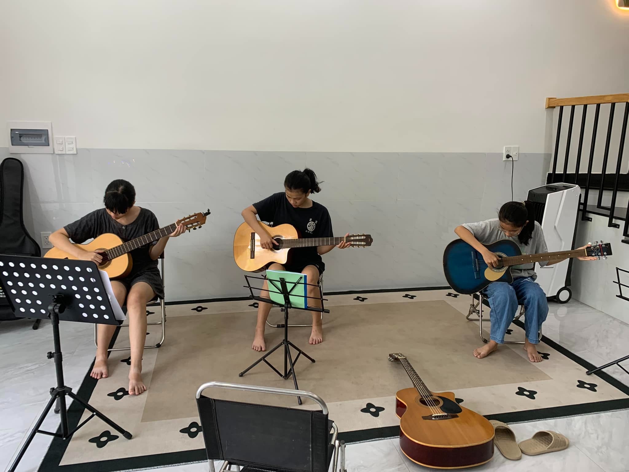 Dạy đệm hát với guitar