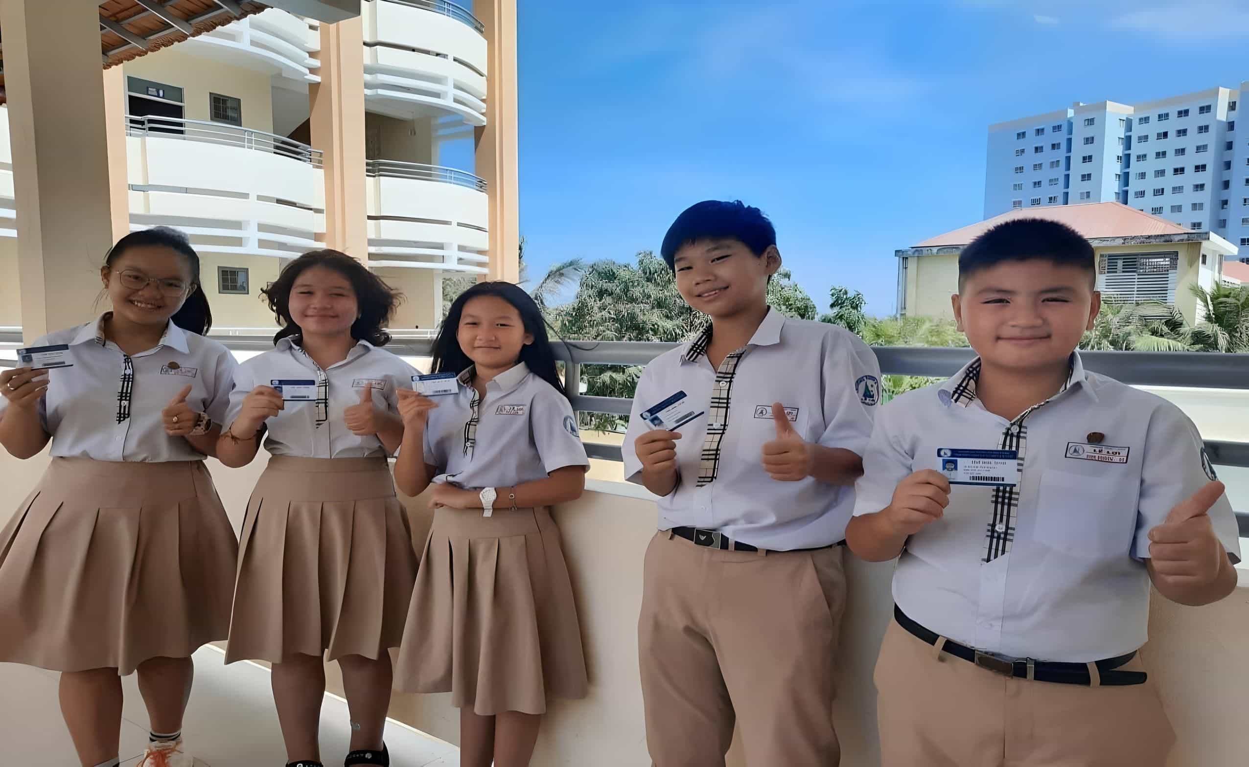 Đồng Phục Sư Tử Vàng