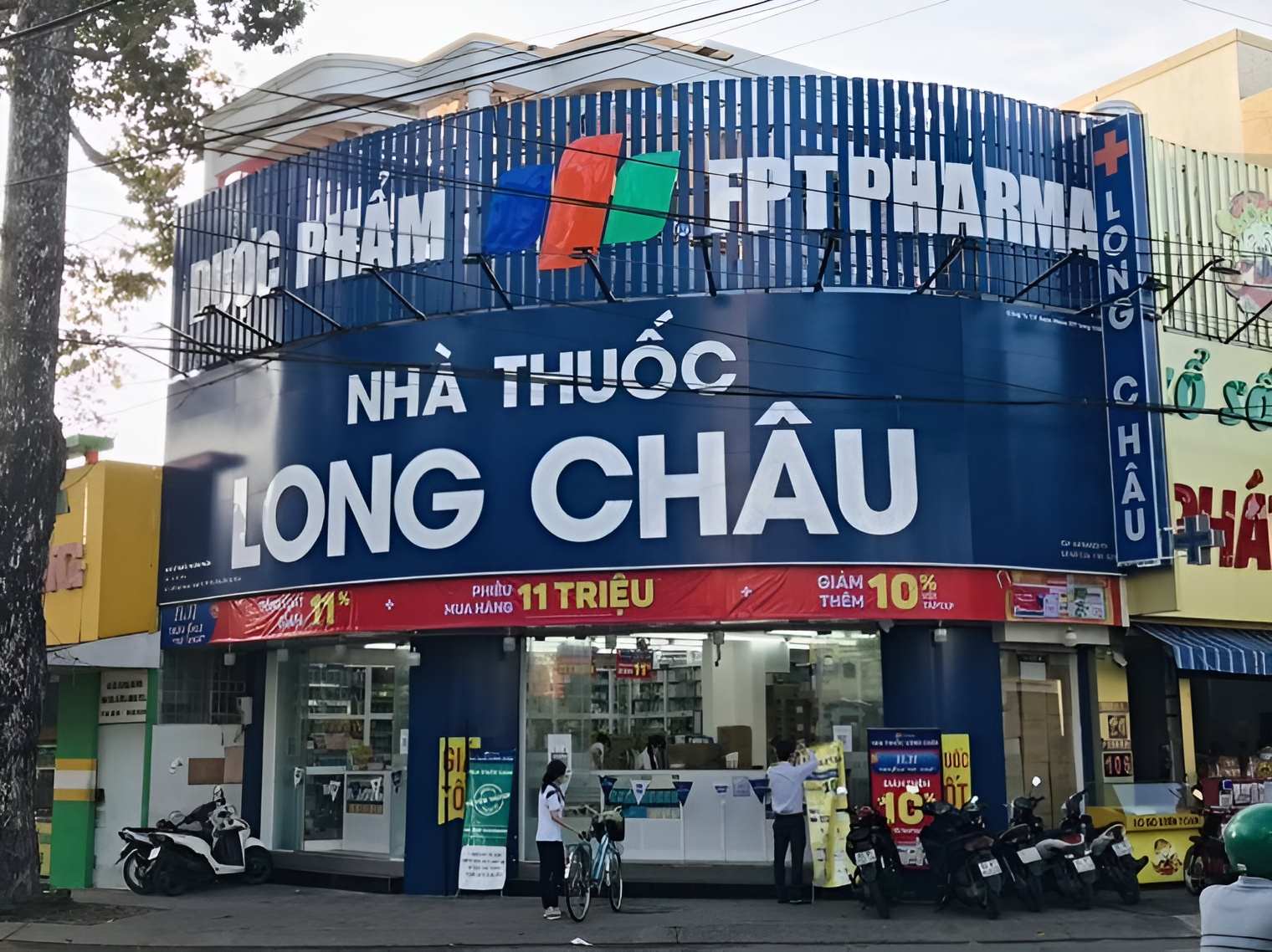 nhà thuốc bán dụng cụ
