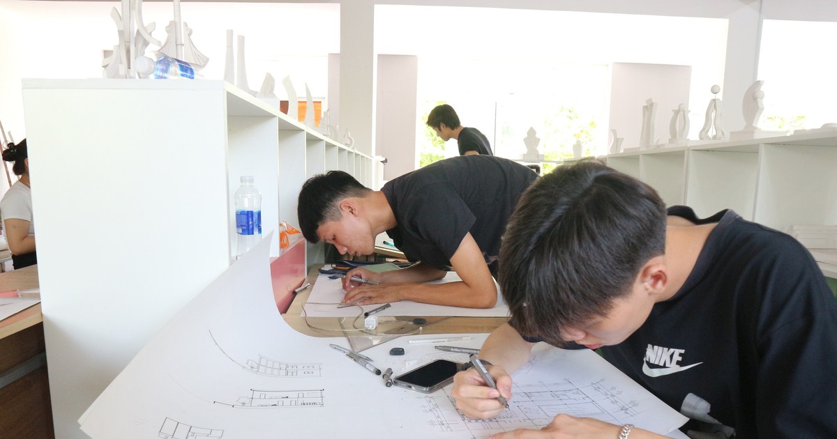 Trung Tâm Việt Academy