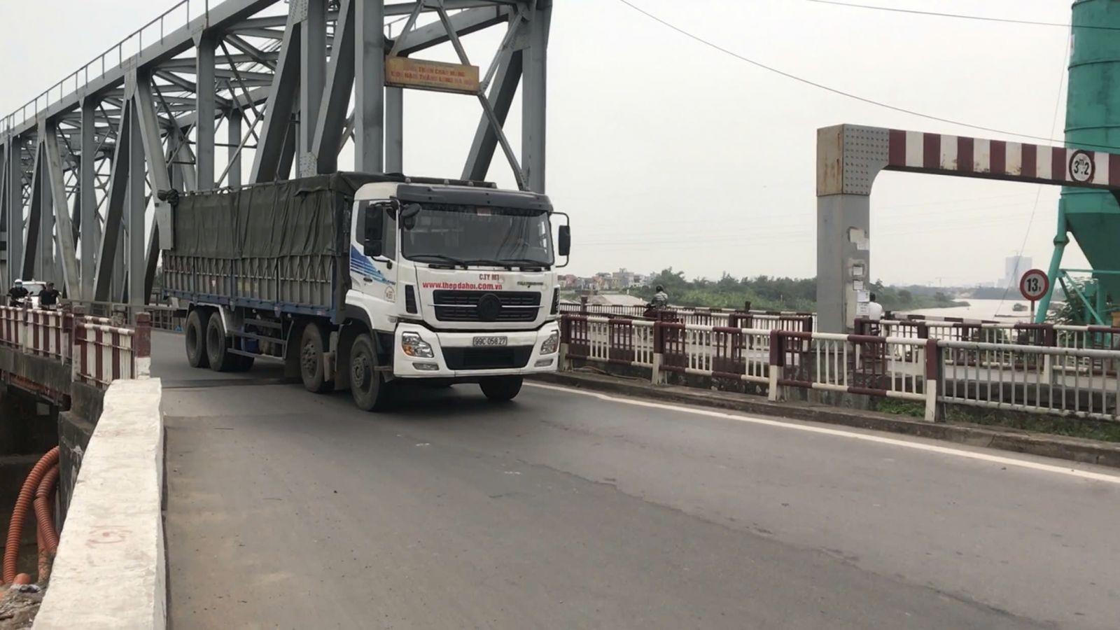 lỗi quá tải cầu đường